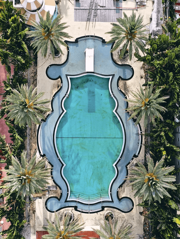 An aerial view of the pool at The Raleigh Hotel in Miami designed by Lawrence Murray Dixon in 1940 in Art Deco style.